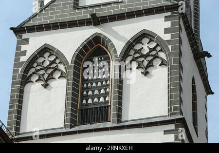 (170423) -- MEISSEN, 23. April 2017 -- Foto aufgenommen am 21. April 2017 zeigt Porzellanglocken im Turm der Frauenkirche Meissen in Meissen. )(rh) GERMANY-MEISSEN-PORZELLAN ShanxYuqi PUBLICATIONxNOTxINxCHN MEISSEN 23. April 2017 Foto aufgenommen AM 21. April 2017 zeigt Porzellanglocken im Turm der Frauenkirche von Meissen in Meissen Deutschland RH Deutschland Meissen Porzellan PUBLICATIONxNOTxINxCHN Stockfoto