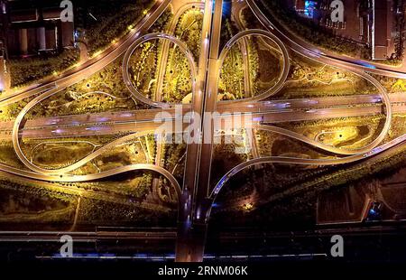 (170428) -- TIANJIN, 28. April 2017 -- Luftaufnahme vom 27. April 2017 zeigt die Chentai-Überführung in Tianjin, Nordchina. ) (wf) CHINA-TIANJIN-OVERPASSES-AERIAL VIEWS (CN) YuexYuewei PUBLICATIONxNOTxINxCHN Tianjin April 28 2017 Luftaufnahme aufgenommen AM April 27 2017 zeigt die Überführung in Tianjin Nordchina WF China Tianjin Overpass Aerial Views CN YuexYuewei PUBLATIONxNOTxINxCHN Stockfoto