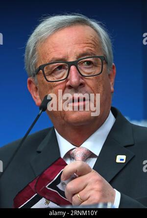 (170429) -- BRÜSSEL, 29. April 2017 -- der Präsident der Europäischen Kommission Jean-Claude Juncker nimmt am 29. April 2017 an einer Pressekonferenz mit dem Präsidenten des Europäischen Rates Donald Tusk (nicht im Bild) im EU-Hauptsitz in Brüssel, Belgien, Teil. Die Staats- und Regierungschefs der 27 Länder der Europäischen Union (EU) haben bei ihrem ersten offiziellen Treffen seit der britischen Auslösung des Artikels 50 im vergangenen Monat einstimmig die Leitlinien für Brexit-Verhandlungen mit Großbritannien angenommen, sagte Präsident Donald Tusk am Samstag. BELGIEN-BRÜSSEL-EU-LEADERS-OFFICIAL MEETING-BREXIT GongxBing PUBLICATIONxNOTxINxCHN br Stockfoto