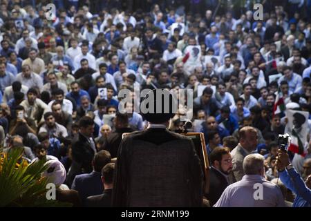 (170430) -- TEHERAN, 30. April 2017 () -- Unterstützer hören die Rede des Präsidentschaftskandidaten Ebrahim Raisi während einer Wahlkampfveranstaltung in Teheran, Iran, am 29. April 2017. Die 12. Präsidentschaftswahl im Iran ist für den 19. Mai geplant. () (zhf) IRAN-TEHERAN-EBRAHIM RAISI-PRÄSIDENTSCHAFTSWAHLKAMPAGNE xinhua PUBLICATIONxNOTxINxCHN TEHERAN April 30 2017 Unterstützer Liste der Rede des Präsidentschaftskandidaten Ebrahim Raisi während einer WAHLKAMPAGNE in TEHERAN Iran April 29 2017 Iran die 12. PRÄSIDENTSCHAFTSWAHL IST für den 19. Mai geplant XINHUA PUBLICAT Stockfoto