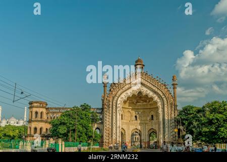 09 27 2005 Vintage Rumi Darwaza ist ein Tor zu Old Lucknow, erbaut 1784, Lucknow, Uttar Pradesh, Indien, Asien. Stockfoto