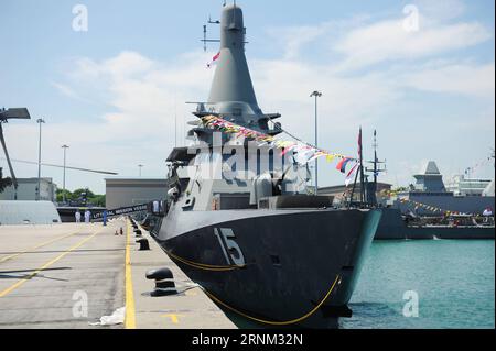 (170505) -- SINGAPUR, 5. Mai 2017 -- Liegeplätze für das Littoral Mission Vessel Independence of the Republic of Singapore Navy (RSN) für die Inbetriebnahmezeremonie, die am 5. Mai 2017 auf der Changi Naval Base in Singapur stattfand. Die RSN hielt am Freitag eine Inbetriebnahmezeremonie für ihr erstes littorales Missionsschiff Independence auf der Changi Naval Base ab. (Zxj) SINGAPUR-CHANGI MARINEBASIS-LMV-INBETRIEBNAHMEZEREMONIE ThenxChihxWey PUBLICATIONxNOTxINxCHN Singapur 5. Mai 2017 Littoral Mission Vessel Independence of the Republic of Singapore Navy Liegeplätze für die Inbetriebnahmezeremonie Hero in Singapur S Changi Nav Stockfoto