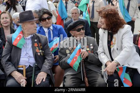 (170509) -- BAKU, 9. Mai 2017 -- Veteranen versammeln sich zum Gedenken an den 72. Jahrestag des Sieges über Nazi-Deutschland in Baku, der Hauptstadt Aserbaidschans, 9. Mai 2017. ) (Zjy) ASERBAIDSCHAN-BAKU-2. Weltkrieg TAG des SIEGES TofikxBabayev PUBLICATIONxNOTxINxCHN BAKU 9. Mai 2017 Veteranen versammeln sich zum Gedenken an den 72. Jahrestag des Sieges über Nazi-Deutschland in Baku Hauptstadt von Aserbaidschan 9. Mai 2017 zjy Aserbaidschan Baku WWII Tag des Sieges TofikxBabayev PUBLICATIONxNOTxINxCHN Stockfoto