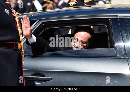 (170514) -- PARIS, 14. Mai 2017 -- der scheidende französische Präsident Francois Hollande weht während der Einweihungszeremonie des französischen Präsidenten Emmanuel Macron im Elysee-Palast in Paris, Frankreich, am 14. Mai 2017. Der Zentrist Emmanuel Macron wurde am Sonntag in einer Zeremonie im Elyseepalast als achter Präsident der Fünften Französischen Republik vereidigt. (zf) FRANKREICH-PARIS-PRÄSIDENT-EINWEIHUNG ChenxYichen PUBLICATIONxNOTxINxCHN Paris 14. Mai 2017 der ausgehende französische Präsident Francois Hollande weht während der Einweihungszeremonie des französischen Präsidenten Emmanuel Macron IM Elysee-Palast in Stockfoto