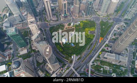 (170515) -- SHANGHAI, 15. Mai 2017 -- Luftaufnahme vom 14. Mai 2017 zeigt die Finanz- und Handelszone Lujiazui von Pudong in Shanghai, Ostchina. ) (Zwx) CHINA-SHANGHAI-LUJIAZUI-AERIAL PHOTO (CN) DingxTing PUBLICATIONxNOTxINxCHN Shanghai 15. Mai 2017 Luftaufnahme aufgenommen AM 14. Mai 2017 zeigt die Lujiazui Finanz- und Handelszone von Pudong in Shanghai Ostchina x China Shanghai Lujiazwi Aerial Photo CN DingxTing PUICATIONxCHTxCHXTxTxTxN Stockfoto