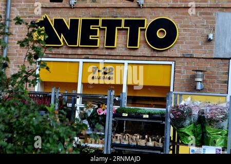 Kopenhagen/Dänemark/02. September 2023/Netto Lebensmittelgeschäft Color Rainbow Colours in der dänischen Hauptstadt. (Foto: Francis Joseph Dean/Dean Pictures) Stockfoto