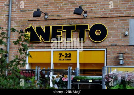 Kopenhagen/Dänemark/02. September 2023/Netto Lebensmittelgeschäft Color Rainbow Colours in der dänischen Hauptstadt. (Foto: Francis Joseph Dean/Dean Pictures) Stockfoto