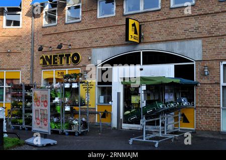 Kopenhagen/Dänemark/02. September 2023/Netto Lebensmittelgeschäft Color Rainbow Colours in der dänischen Hauptstadt. (Foto: Francis Joseph Dean/Dean Pictures) Stockfoto