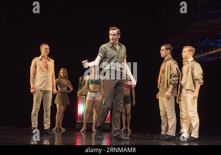 (170519) -- HONG KONG, 19. Mai 2017 -- Schauspieler spielen broadway-Musical West Side Story am Lyric Theatre der Hong Kong Academy for Performing Arts in Hong Kong, Südchina, 19. Mai 2017. ) (Lb) CHINA-HONG KONG-BROADWAY MUSICAL (CN) LiuxYun PUBLICATIONxNOTxINxCHN Hong KONG 19. Mai 2017 Schauspieler spielen Broadway Musical WEST Side Story IM Lyric Theatre der Hong Kong Academy for Performing Arts in Hong Kong South China 19. Mai 2017 LB China Hong Kong Broadway Musical CN LiuxYun PUBLICATIONxNOTxINxCHN Stockfoto