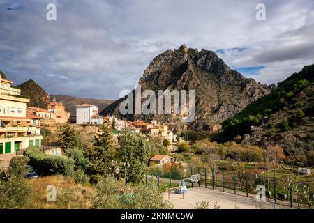 Malerischer Blick auf das Dorf Arnedillo in Spanien Stockfoto