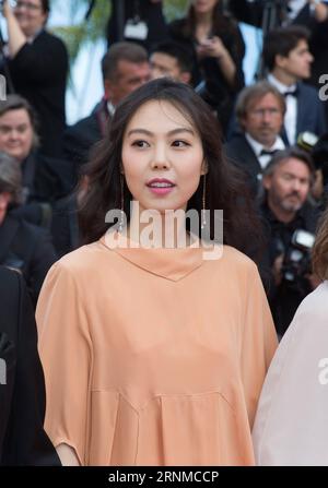 (170521) -- CANNES, 21. Mai 2017 -- die südkoreanische Schauspielerin Kim Min-hee posiert auf dem roten Teppich für die Vorführung des Films The Meyerowitz Stories in Competition auf dem 70. Internationalen Filmfestival von Cannes, Frankreich, am 21. Mai 2017. ) FRANKREICH-CANNES-FILMFESTIVAL- DIE MEYEROWITZ-GESCHICHTEN -ROTER TEPPICH XuxJinquan PUBLICATIONxNOTxINxCHN Cannes 21. Mai 2017 südkoreanische Schauspielerin Kim Min Hee posiert AUF dem Roten Teppich für die Filmvorführung die Meyerowitz-Geschichten im Wettbewerb AUF dem 70. Internationalen Filmfestival von Cannes in Frankreich AM 21. Mai 2017 Cannes Film Festival The Stockfoto