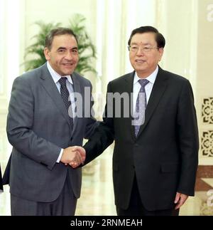 (170524) -- PEKING, 24. Mai 2017 -- Zhang Dejiang (R), Vorsitzender des Ständigen Ausschusses des Nationalen Volkskongresses, trifft sich mit Fidel Espinoza, Präsident der Abgeordnetenkammer Chiles, in Peking, der Hauptstadt Chinas, am 24. Mai 2017. Espinoza ist in Peking, um an der 11. Sitzung des parlamentarischen Ausschusses für den politischen Dialog zwischen China und Chile teilzunehmen. ) (LB) CHINA-PEKING-ZHANG DEJIANG-CHILE-MEETING (CN) MAXZHANCHENG PUBLICATIONxNOTxINxCHN Peking 24. Mai 2017 Zhang Dejiang r Vorsitzender des Thing Committee des National Prominrities S Congress trifft sich mit Fidel Espinoza Präsident des C Stockfoto