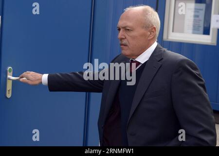 (170526) -- NARVA (ESTLAND), 26. Mai 2017 -- das am 18. September 2016 aufgenommene Foto zeigt den russischen Generalkonsul in Narva Dmitri Kazennov in Narva, Estland. Der russische Generalkonsul in Narva Dmitri Kazennov und Konsul Andrej Surgaev wurden aus Estland ausgewiesen, das Estnische Außenministerium bestätigte dies am 26. Mai 2017. ) ESTLAND-NARVA-RUSSISCHE DIPLOMATEN, DIE SergeixStepanov PUBLICATIONxNOTxINxCHN Narva Estland im Mai 26 2017 Aktenaufnahme das Foto VOM 18. September 2016 zeigt, wie der russische Generalkonsul in Narva Dmitri in Narva Estland der russische Generalkonsul in Narva Dmitri und Konsul Andrej vertrieben wurden Stockfoto