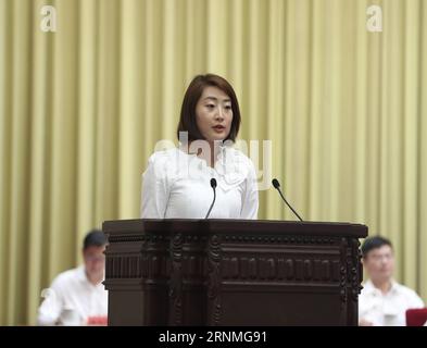 (170527) -- PEKING, 27. Mai 2017 -- Zong Fuli, Präsident von Hangzhou Hongsheng Beverage Inc., spricht auf einem Treffen von chinesischen Jungunternehmern in Peking, der Hauptstadt Chinas, am 27. Mai 2017. ) (Zkr) CHINA-BEIJING-YOUNG ENTREPRENEURS-MEETING(CN) PangxXinglei PUBLICATIONxNOTxINxCHN Peking Mai 27 2017 Zong Fuli Präsident von Hangzhou Hongsheng Beverage INC. Spricht AUF einem Treffen von China S Young Private Entrepreneurs in Peking Hauptstadt von China Mai 27 2017 CCR China Beijing Young Entrepreneurs Meeting CN PangxXinglei PUBLICATIONxNOTxINxCHN Stockfoto