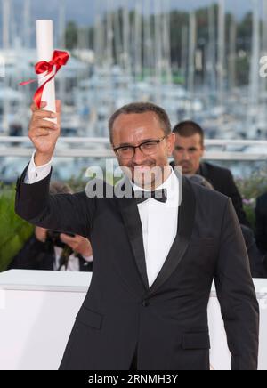 (170529) -- CANNES, 29. Mai 2017 -- Regisseur Andrey Zvyagintsev für den Film Loveless, der mit dem Jury-Preis ausgezeichnet wurde, posiert während eines Fotogesprächs beim 70. Cannes Film Festival in Cannes, Frankreich, 28. Mai 2017. ) (hy) FRANCE-CANNES FILM FESTIVAL XuxJinquan PUBLICATIONxNOTxINxCHN Cannes Mai 29 2017 Regisseur Andrey Zvyagintsev für den Film Loveless, der den Preis der Jury gewann, während eines Fotogesprächs AUF dem 70. Cannes Film Festival in Cannes Frankreich Mai 28 2017 Hy France Cannes Film Festival XuxJinquan PUBLICATIONxNOTxINxCHN Stockfoto