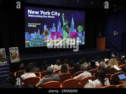 (170531) -- NEW YORK, 31. Mai 2017 -- Foto aufgenommen am 31. Mai 2017 zeigt die Pressekonferenz von Fred Dixon, Präsident und CEO von NYC & Company, in Manhattan, New York, USA. China ist einer der am schnellsten wachsenden internationalen Märkte für New York City, da 2016 fast eine Million Chinesen den Big Apple besuchten, sagte Fred Dixon hier am Mittwoch. ) U.S.-NEW YORK-NYC & COMPANY-PRESS CONFERENCE WangxYing PUBLICATIONxNOTxINxCHN New York Mai 31 2017 Foto aufgenommen AM 31 2017. Mai zeigt den Pressekonferenzhelden von Fred Dixon President und CEO von NYC & Company in Manhattan New York The Stockfoto