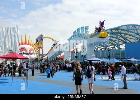 (170603) -- HONG KONG, 3. Juni 2017 -- Touristen besuchen den Ocean Park Hong Kong in Hong Kong, Südchina, 5. Februar 2013. Am 1. Juli 2017 jährt sich die Rückkehr Hongkongs ins Mutterland zum 20. Mal. ) (zhs) CHINA-HONG KONG-RETURN ANNIVERSARY (CN) LixPeng PUBLICATIONxNOTxINxCHN Hong Kong 3. Juni 2017 Touristen besuchen den Ocean Park Hong Kong in Hong Kong Südchina 5. Februar 2013 1. Juli 2017 Mark das 20. Jubiläum der Rückkehr von Hong Kong S ins Mutterland zhs China Hong Kong Return Anniversary CN LixPeng PUBLICATIONxNOTxINxCHN Stockfoto