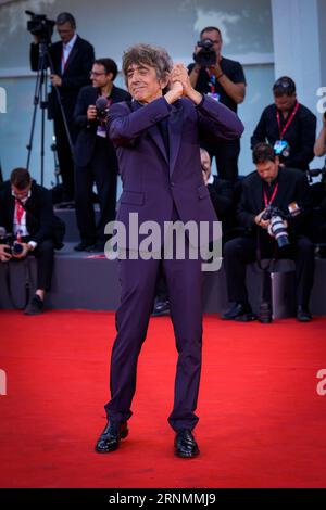 Venedig, Italien. September 2023. Sergio Rubini besucht einen roten Teppich für den Film „Felicita“ beim 80. Internationalen Filmfestival von Venedig am 1. September 2023 in Venedig. (Foto von Daniele Cifala/NurPhoto) Credit: NurPhoto SRL/Alamy Live News Stockfoto