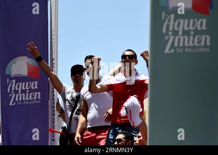 (170604) -- VALLETTA, 4. Juni 2017 -- Unterstützer der Labour Party feiern den Sieg der Partei bei den Parlamentswahlen in Hamrun, Malta, am 4. Juni 2017. Die Labour Party hat die Parlamentswahlen gewonnen und ein Mandat für eine zweite Amtszeit erhalten, bestätigte der maltesische Premierminister Joseph Muscat am Sonntag. MarkxZammitxCordina PUBLICATIONxNOTxINxCHN Valletta 4. Juni 2017 Anhänger der Labour Party feiern den Sieg der Partei S bei den PARLAMENTSWAHLEN in Hamrun Malta AM 4. Juni 2017 die Labour Party hat die PARLAMENTSWAHLEN gewonnen und erhält ein Mandat an G Stockfoto