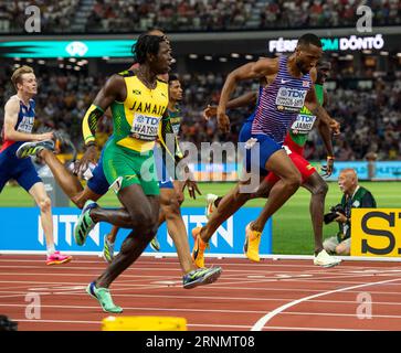 Antonio Watson aus Jamaika und Matthew Hudson-Smith aus GB & NI überquerten das Ziel im 400-m-Finale der Männer am 6. Tag der Leichtathletik-Weltmeister Stockfoto