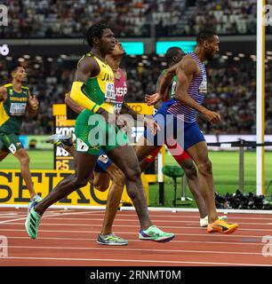 Antonio Watson aus Jamaika und Matthew Hudson-Smith aus GB & NI überquerten das Ziel im 400-m-Finale der Männer am 6. Tag der Leichtathletik-Weltmeister Stockfoto