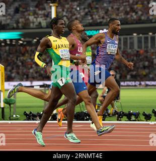 Antonio Watson aus Jamaika und Matthew Hudson-Smith aus GB & NI überquerten das Ziel im 400-m-Finale der Männer am 6. Tag der Leichtathletik-Weltmeister Stockfoto