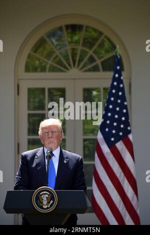 (170610) -- WASHINGTON D.C., 10. Juni 2017 -- US-Präsident Donald Trump spricht während einer Pressekonferenz im Weißen Haus in Washington D.C. 9. Juni 2017. Donald Trump sagte am Freitag, dass der ehemalige Direktor des Federal Bureau of Investigation (FBI) James Comey in Bezug auf mehrere Details während seiner Zeugenaussage am Donnerstag im Senat gelogen habe. (yy) US-WASHINGTON D.C.-PRÄSIDENT-FBI EHEMALIGER CHEF Yinxbogu PUBLICATIONxNOTxINxCHN Washington D C 10. Juni 2017 US-Präsident Donald Trump spricht während einer Pressekonferenz IM Weißen Haus in Washington D C 9. Juni 2017 Donald Trump sagte AM Freitag, Thatc Stockfoto