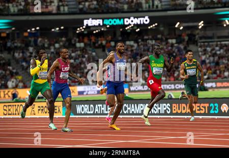 Antonio Watson aus Jamaika, Matthew Hudson-Smith aus GB & NI und Kirani James aus Grenada, die am 6. Tag der World Athleti im 400-Meter-Finale der Männer antreten Stockfoto