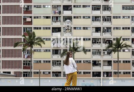 (170613) -- HONGKONG, 13. Juni 2017 -- Ein Modell posiert für Fotos in Hongkong, Südchina, 17. Mai 2017. Hongkong ist zur Modehauptstadt Asiens gekrönt und hat einen bedeutenden Einfluss auf den internationalen Modetrend. )(wsw) CHINA-HONG KONG-FASHION-ASIA (CN) LiuxYun PUBLICATIONxNOTxINxCHN Hong KONG 13. Juni 2017 ein Model posiert für Fotos in Hongkong Südchina 17. Mai 2017 Hong Kong WIRD zur Fashion Capital of Asia gekrönt und hat einen bedeutenden Einfluss AUF den internationalen Fashion Trend WSW China Hong Kong Fashion Asia CN LiuxYun BÜNDELPACKUNGEN xNOTxINxCHN Stockfoto