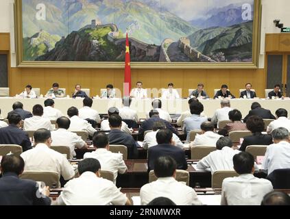 (170613) -- PEKING, 13. Juni 2017 -- der chinesische Ministerpräsident Li Keqiang spricht während einer Telekonferenz über die Reform der Regierungsfunktion in Peking, Hauptstadt Chinas, 13. Juni 2017. ) (wyl) CHINA-PEKING-REGIERUNG FUNKTION REFORM-TELEKONFERENZ (CN) PangxXinglei PUBLICATIONxNOTxINxCHN Peking 13. Juni 2017 Chinesischer Ministerpräsident Keqiang spricht während einer Telekonferenz ÜBER die Regierungsfunktion Reform in Peking Hauptstadt von China 13. Juni 2017 wyl China Pekinger Regierungsfunktion Reform Telekonferenz CN PangxXinglei PUBLATIONxNOTxINxCHN Stockfoto