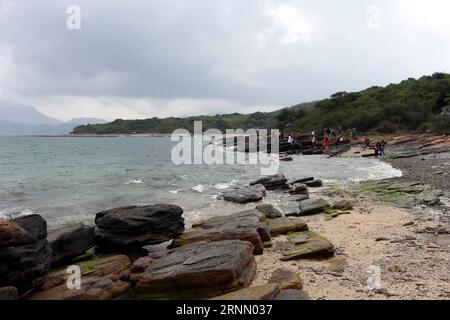 (170618) -- HONG KONG, 18. Juni 2017 -- Menschen besuchen Hong Kong UNESCO Global Geopark in Hong Kong, Südchina, 30. November 2014. )(wsw) CHINA-HONG KONG-UNESCO GLOBAL GEOPARK (CN) LixPeng PUBLICATIONxNOTxINxCHN Hong Kong 18. Juni 2017 Prominente besuchen Hong Kong UNESCO Global Geopark in Hong Kong Südchina Nov 30 2014 wsw China Hong Kong UNESCO Global Geopark CN LixPeng PUBLICATIONxNOTxINxCHN Stockfoto