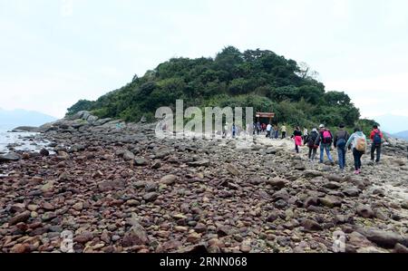 (170618) -- HONG KONG, 18. Juni 2017 -- Menschen besuchen Hong Kong UNESCO Global Geopark in Hong Kong, Südchina, 1. Januar 2017. )(wsw) CHINA-HONG KONG-UNESCO GLOBAL GEOPARK (CN) LixPeng PUBLICATIONxNOTxINxCHN Hong Kong 18. Juni 2017 Prominente besuchen Hong Kong UNESCO Global Geopark in Hong Kong Südchina 1. Januar 2017 wsw China Hong Kong UNESCO Global Geopark CN LixPeng PUBLICATIONxNOTxINxCHN Stockfoto