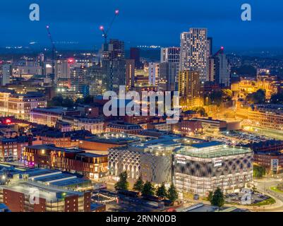 Leeds City Centre aus der Vogelperspektive. Yorkshire england. Blick auf die Universität und die Skyline. Stockfoto