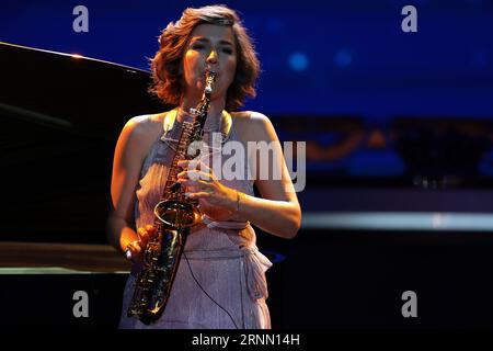 Monte Carlo, Monaco. August 2023 31. Die Saxophonistin Asya Fateyeva tritt während des UEFA European Club Football Season Kick Off - Monaco auf. Bilddatum: 31. August 2023. Auf dem Bild sollte stehen: Jonathan Moscrop/Sportimage Credit: Sportimage Ltd/Alamy Live News Stockfoto