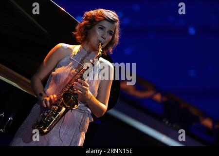 Monte Carlo, Monaco. August 2023 31. Die Saxophonistin Asya Fateyeva tritt während des UEFA European Club Football Season Kick Off - Monaco auf. Bilddatum: 31. August 2023. Auf dem Bild sollte stehen: Jonathan Moscrop/Sportimage Credit: Sportimage Ltd/Alamy Live News Stockfoto