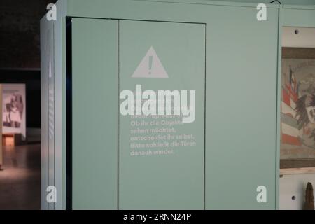 Dortmund, Deutschland. September 2023. In der Ausstellung in der Zeche Zollern in Dortmund befindet sich ein verschlossenes Kabinett mit der Aufschrift Credit: Sascha Thelen/dpa/Alamy Live News Stockfoto