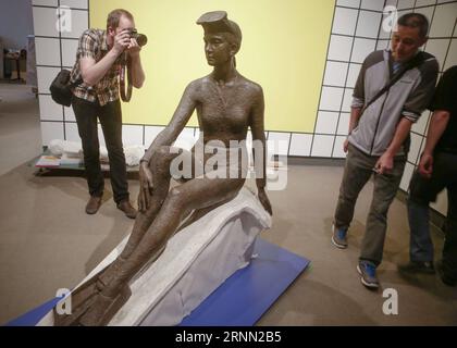 (170621) -- VANCOUVER, 21. Juni 2017 -- das Originalstück von Stanley Parks Mädchen in einem Neoprenanzug aus Bronze wird in der Ausstellung im Museum of Vancouver in Vancouver, Kanada, am 20. Juni 2017 ausgestellt. Anlässlich des 150-jährigen Jubiläums Kanadas veranstaltete das Museum of Vancouver eine Ausstellung mit verschiedenen ikonischen Artefakten mit Fakten und Geschichten über die Geschichte der Stadt. ) (Djj) CANADA-VANCOUVER-150th ANNIVERSARY-EXHIBITION LiangxSen PUBLICATIONxNOTxINxCHN Vancouver 21. Juni 2017 das Originalstück von Stanley Park S Girl in a Wet Suit Bronze Cast Statue IST im E ausgestellt Stockfoto