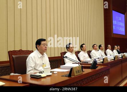 (170622) -- PEKING, 22. Juni 2017 -- Zhang Dejiang (1. L), Vorsitzender des Ständigen Ausschusses des Nationalen Volkskongresses Chinas (NPC), leitet eine Sitzung der 28. Sitzung des 12. Ständigen Ausschusses des NPC in Peking, der Hauptstadt Chinas, am 22. Juni 2017. Die zweimonatliche Sitzung begann hier am Donnerstag. ) (Zkr) CHINA-PEKING-NPC STÄNDIGE AUSSCHUSSSITZUNG (CN) LiuxWeibing PUBLICATIONxNOTxINxCHN Peking 22. Juni 2017 Zhang Dejiang 1. L Vorsitzender des Thing Committee of China S National Celebrities S Congress NPC Vorsitzender einer Sitzung der 28. Sitzung der 12. NPC Thing Comm Stockfoto