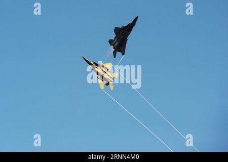 (170624) -- SINGAPUR, 24. Juni 2017 -- zwei F-15SG-Kampfflugzeuge der Air Force der Republik Singapur kreuzen sich in einer Luftdemonstration während der ersten nationalen Parade, die am 24. Juni 2017 in der Marina Bay in Singapur stattfand. Singapur hält am 9. August seine National Day Parade in der Marina Bay ab. Danach Chih Wey (dtf) SINGAPUR-NATIONALE TAGESPROBE xinjiapo PUBLICATIONxNOTxINxCHN Singapur 24. Juni 2017 zwei F-Kampfflugzeuge der Republik Singapur Air Force Criss kreuzen sich bei der ersten Probe des National Day Parade Hero in Singapur S Mari Stockfoto