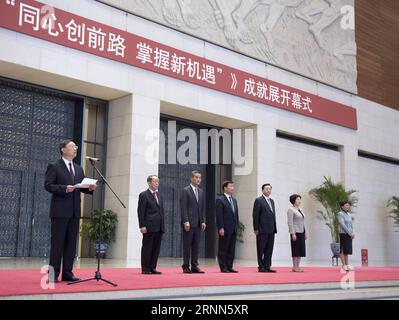 (170626) -- PEKING, 26. Juni 2017 -- Staatsrat Yang Jiechi(1. L) spricht die Eröffnungszeremonie einer Ausstellung an, die die Errungenschaften Hongkongs seit seiner Rückkehr ins Mutterland 1997 im Nationalmuseum in Peking, der Hauptstadt Chinas, am 26. Juni 2017 darstellt. Zhang Dejiang, Vorsitzender des Ständigen Ausschusses des Nationalen Volkskongresses und Mitglied des Ständigen Ausschusses des Politischen Büros des Zentralkomitees der Kommunistischen Partei Chinas (KPCh), nahm an der Eröffnungszeremonie Teil. ) (zhs) CHINA-BEIJING-ZHANG DEJIANG-EXHIBITION-HONG KONG (CN) LixXueren PUBLICATIONxNOTxINx Stockfoto