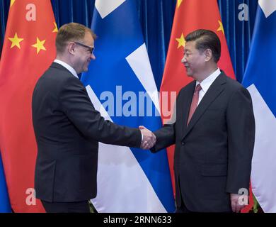 (170626) -- PEKING, 26. Juni 2017 -- der chinesische Präsident Xi Jinping trifft sich mit dem finnischen Premierminister Juha Sipila in Peking, der Hauptstadt Chinas, am 26. Juni 2017. ) (zhs) CHINA-FINNLAND-XI JINPING-SIPILA-MEET (CN) LixXueren PUBLICATIONxNOTxINxCHN Peking Juni 26 2017 der chinesische Präsident Xi Jinping trifft sich mit dem finnischen Premierminister Juha Sipila in Peking Hauptstadt Chinas Juni 26 2017 zhs China Finnland Xi Jinping Sipila Meet CN LixXueren PUBLICATIONxNOTxINxCHN Stockfoto