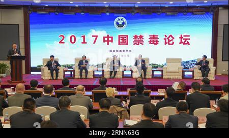 (170626) -- PEKING, 26. Juni 2017 -- Ein Forum anlässlich des Internationalen Tages gegen Drogenmissbrauch und illegalen Handel wird von der China National Suchtstoffkontrollkommission in Peking, der Hauptstadt Chinas, am 23. Juni 2017 abgehalten. )(wjq) CHINA-BEIJING-SUCHTSTOFF-KONTROLLFORUM (CN) YinxGang PUBLICATIONxNOTxINxCHN Peking Juni 26 2017 ein Forum zum Internationalen Tag gegen Drogenmissbrauch und illegalen Handel IST ein Held von China National Suchtstoff-Kontrollkommission in Peking Hauptstadt Chinas 23. Juni 2017 wjq China Beijing Suchtstoff-Kontrollforum CN YinxGang PUBLICATIOxTxTxTxTxTxN Stockfoto