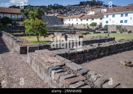 Cusco, Peru - 5. Dezember 2022: Ausgrabungsstätte Kusicancha, Inka-Ruinen Stockfoto