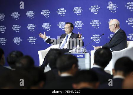 (170628) -- DALIAN, 28. Juni 2017 -- der chinesische Premier Li Keqiang trifft sich mit den Weltunternehmern während der Jahrestagung der Neuen Champions 2017, auch Summer Davos genannt, in Dalian, nordöstliche Provinz Liaoning, 28. Juni 2017. ) (zhs) CHINA-DALIAN-LI KEQIANG-SUMMER DAVOS-MEETING (CN) PangxXinglei PUBLICATIONxNOTxINxCHN Dalian Juni 28 2017 der chinesische Premierminister Keqiang trifft sich mit den Weltunternehmern während der Jahrestagung der Neuen Champions 2017, die so genannten Summer Davos, in Dalian Nordostchina Provinz S Liaoning Juni 28 2017 zhs China Dalian Summer Keqang Ich Stockfoto