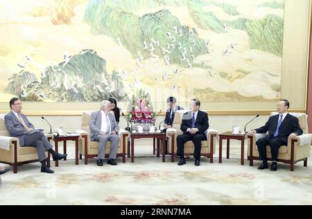 (170629) -- PEKING, 29. Juni 2017 -- Yu Zhengsheng (2. R), Vorsitzender des Nationalen Komitees der politischen Beratungskonferenz des chinesischen Volkes, trifft sich mit Georges Dassis (2. L), Präsident des Europäischen Wirtschafts- und Sozialausschusses (EWSA), in Peking, Hauptstadt Chinas, am 29. Juni 2017. ) (zhs) CHINA-BEIJING-EESC-YU ZHENGSHENG-DASSIS-MEETING (CN) XiexHuanchi PUBLICATIONxNOTxINxCHN Peking Juni 29 2017 Yu Zheng Sheng 2. R Vorsitzender des Nationalkomitees der chinesischen Prominenten S politische Beratungskonferenz trifft sich mit Georges 2. L Präsident des Europäischen Wirtschaftsrats Stockfoto