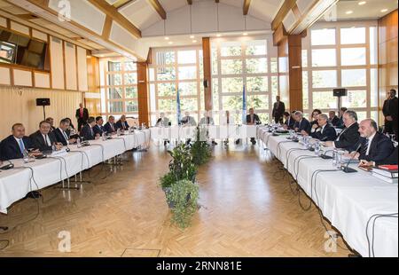 (170630) -- CRANS-MONTANA, 30. Juni 2017 -- Foto vom 30. Juni 2017 zeigt die allgemeine Sicht auf die neue Runde der Konferenz über Zypern unter der Schirmherrschaft der Vereinten Nationen in Crans-Montana, Schweiz. UN-Generalsekretär Antonio Guterres kam in der Schweizer Alpenstadt Crans-Montana an, um die laufenden Friedensgespräche über die Wiedervereinigung Zyperns voranzutreiben. (lrz) SCHWEIZ-CRANS-MONTANA-ZYPERN-FRIEDENSGESPRÄCHE XuxJinquan PUBLICATIONxNOTxINxCHN Crans Montana Juni 30 2017 Foto aufgenommen AM Juni 30 2017 zeigt die allgemeine Ansicht der neuen Runde der Konferenz ÜBER Zypern undundund Stockfoto