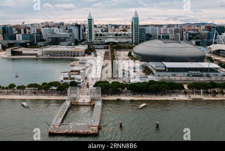 Lissabon, Portugal - 1. September 2023: Luftaufnahme des Bahnhofs Oriente im Parque das Nacoes, Lissabon Portugal Stockfoto