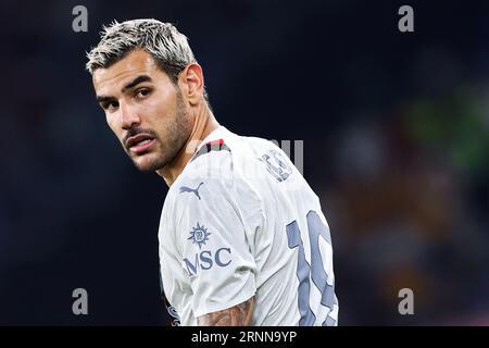 Theo Hernandez aus Mailand blickt auf das Fußballspiel Der italienischen Meisterschaft Serie A zwischen AS Roma und AC Mailand am 1. September 2023 im Stadio Olimpico in Rom, Italien Credit: Independent Photo Agency/Alamy Live News Stockfoto