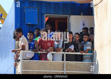 Das Rettungsschiff 4 führt in den Hafen von salerno 114 Migranten, die im Mittelmeer vor der libyschen Küste erholt wurden. Stockfoto