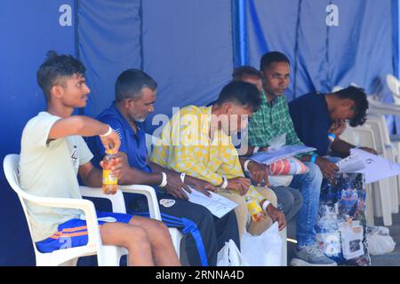 Das Rettungsschiff 4 führt in den Hafen von salerno 114 Migranten, die im Mittelmeer vor der libyschen Küste erholt wurden. Stockfoto